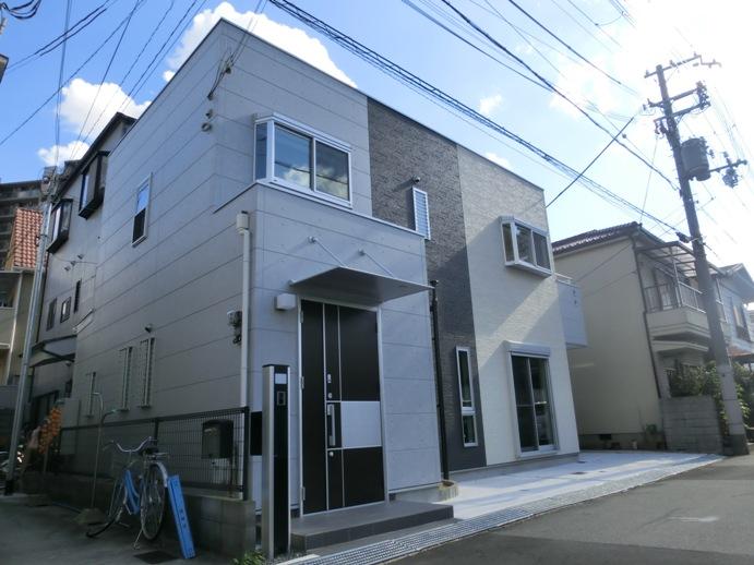 Local photos, including front road. Local (25 May 2013) Shooting