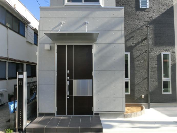 Entrance. Local (11 May 2013) Shooting