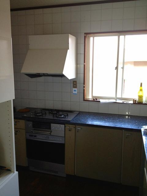 Kitchen. In recent years gas range ・ We have stove exchange (Osaka Gas). We use the joinery and building materials with a taste.