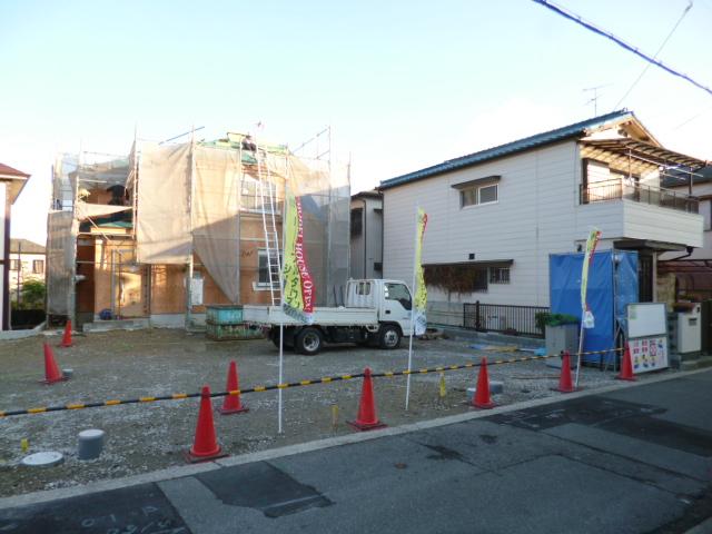 Local photos, including front road. Local (12 May 2013) Shooting