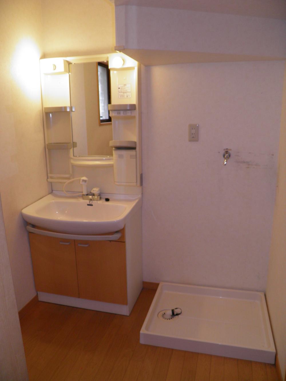 Wash basin, toilet. Indoor (June 2013) Shooting