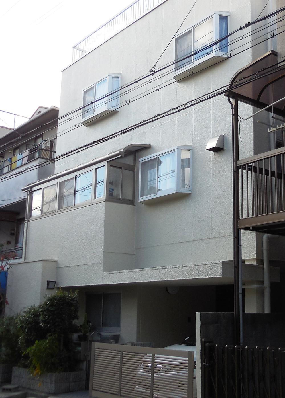 Local appearance photo. Local (11 May 2013) Shooting