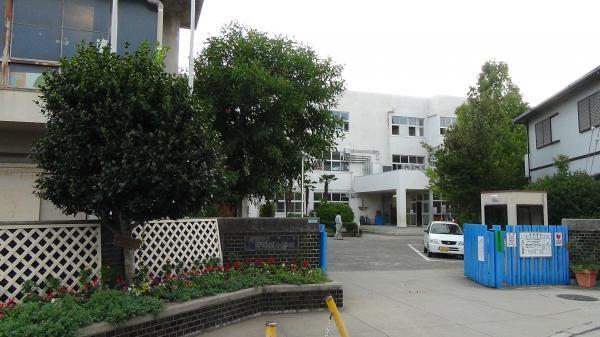 Primary school. 100m up to elementary school KinoeYoen elementary school