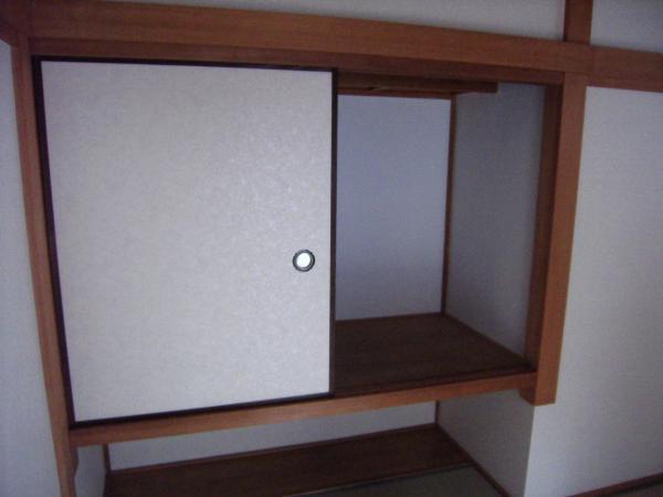 Receipt.  ■ Closet photo ■