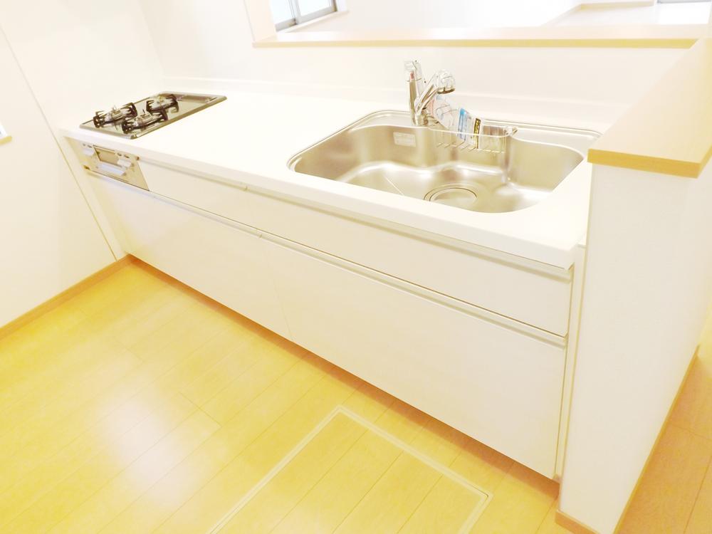 Same specifications photo (kitchen). Same specifications photo (kitchen) Easy storage in the slide storage!