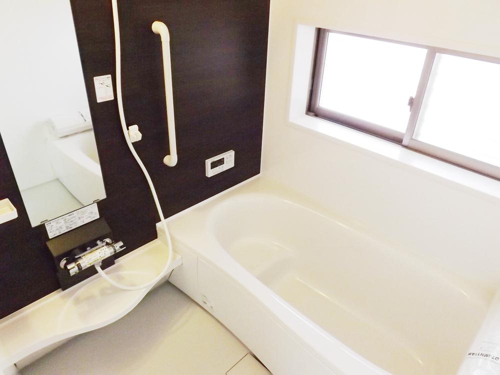 Same specifications photo (bathroom). Same specifications photo (bathroom) Large tub!