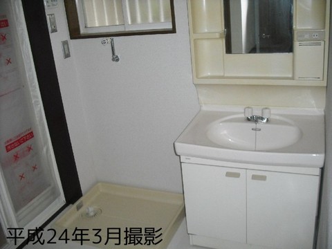 Washroom. Wash basin