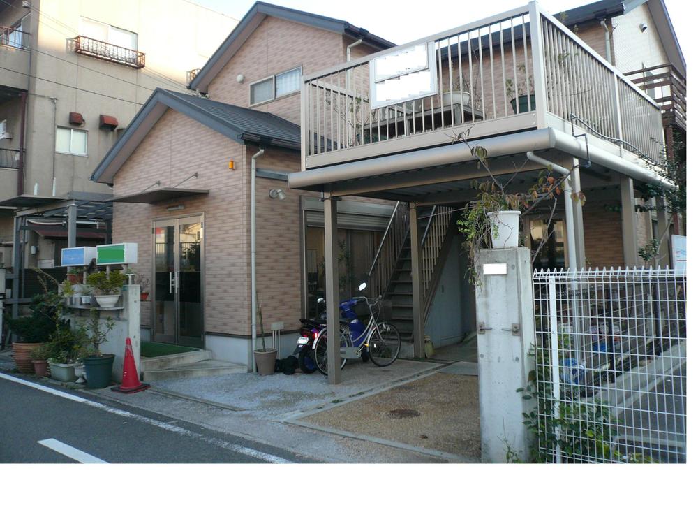 Local appearance photo. ◆ Custom home of Sanyohousingnagoya construction ◆ We established a large balcony in the parking lot the top.
