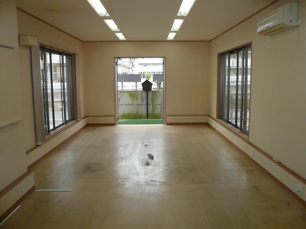 Non-living room. First floor free space