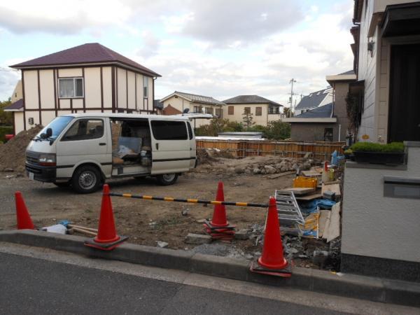Local land photo. ■ Local photo (2013 October shooting) ■ Around the quiet residential area. Nearing construction completion!