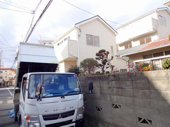 Local appearance photo. Since the balcony is on the south side, It is also immediately dry unlikely laundry site (December 2013) Shooting