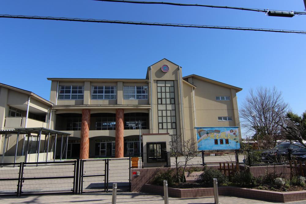 Primary school. 320m up to municipal on KeHara Elementary School