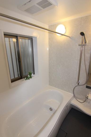 Bathroom.  ◆ Bathroom (16 Building) ◆ 