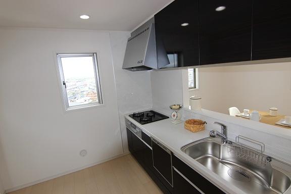 Kitchen.  ◆ Kitchen (9 Building) ◆ Shower Faucets Ya that water purifiers were internal organs at the tip of the faucet, Large pot also sink of spacious size washable in the room, such as, Easy-to-use is a good kitchen! 