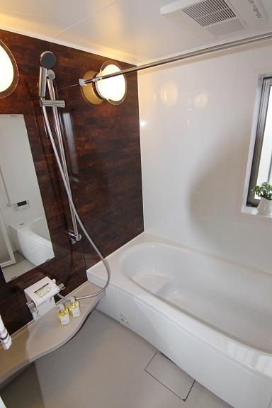 Bathroom.  ◆ Bathroom (9 Building) ◆ Out it is a safe and secure to the bathtub in with a bathtub in the step! Sitz bath also enjoy. With bathroom heating ventilation dryer, Also prevent rapid temperature changes! 