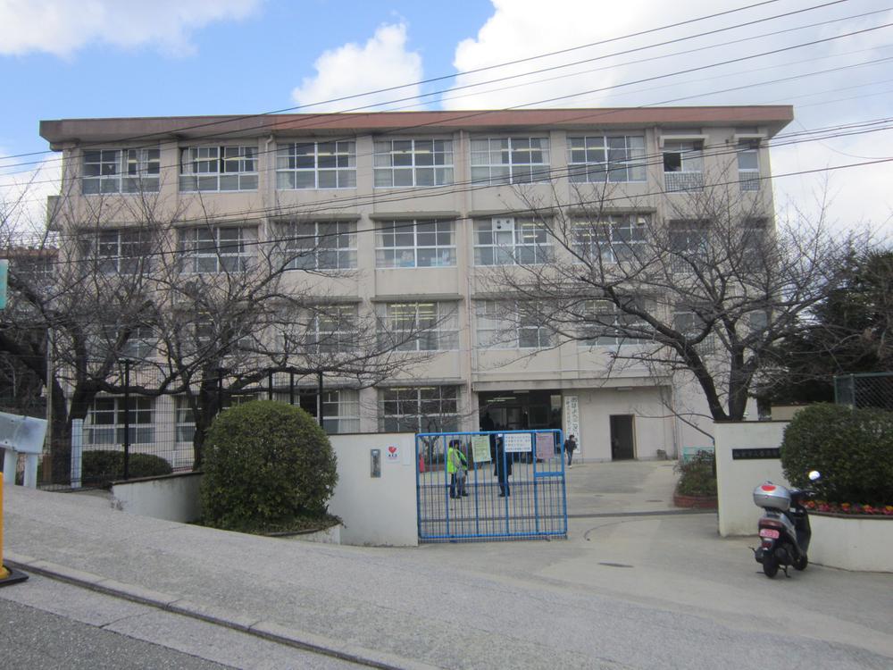 Primary school. 1620m to Nishinomiya Municipal pleasure and pain Garden Elementary School