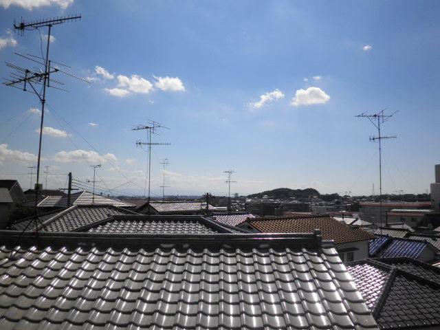 View photos from the dwelling unit. View from the second floor (10 May 2013) Shooting