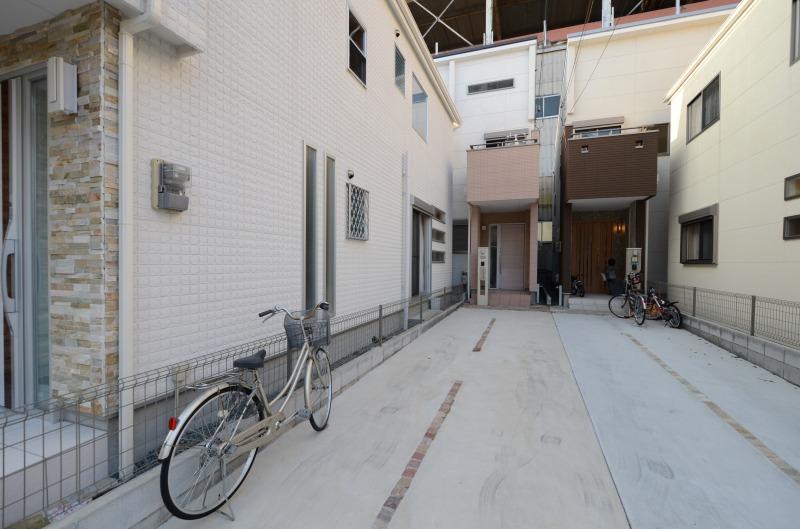 Local appearance photo. Local (10 May 2013) Shooting