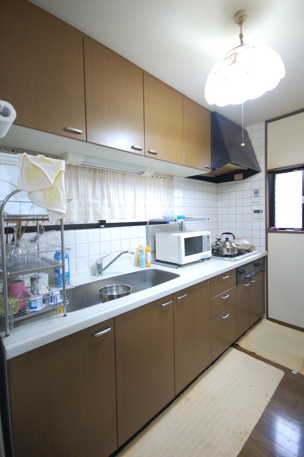 Kitchen. Indoor (12 May 2013) Shooting