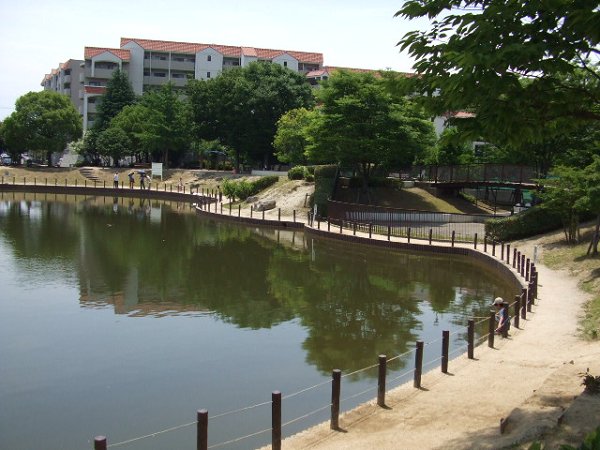 park. 1016m to Hinoike park (park)