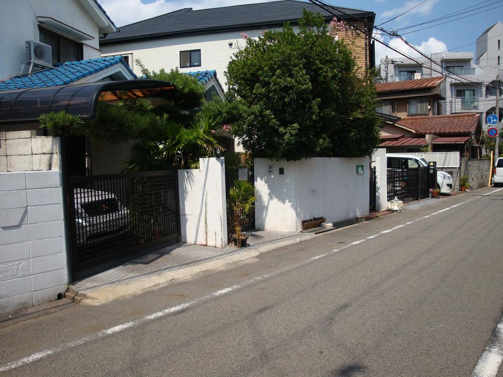 Local photos, including front road. Local (10 May 2013) Shooting Front road is the width about 5.4m.