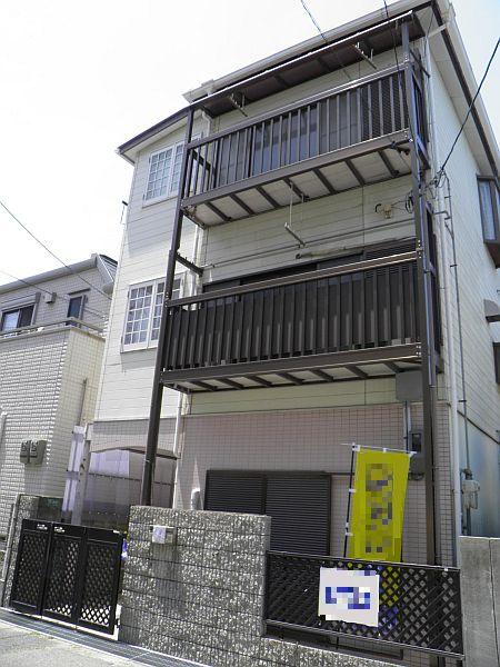 Local appearance photo. Local (11 May 2013) Shooting