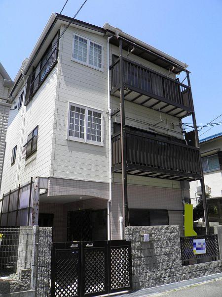 Local appearance photo. Local (11 May 2013) Shooting