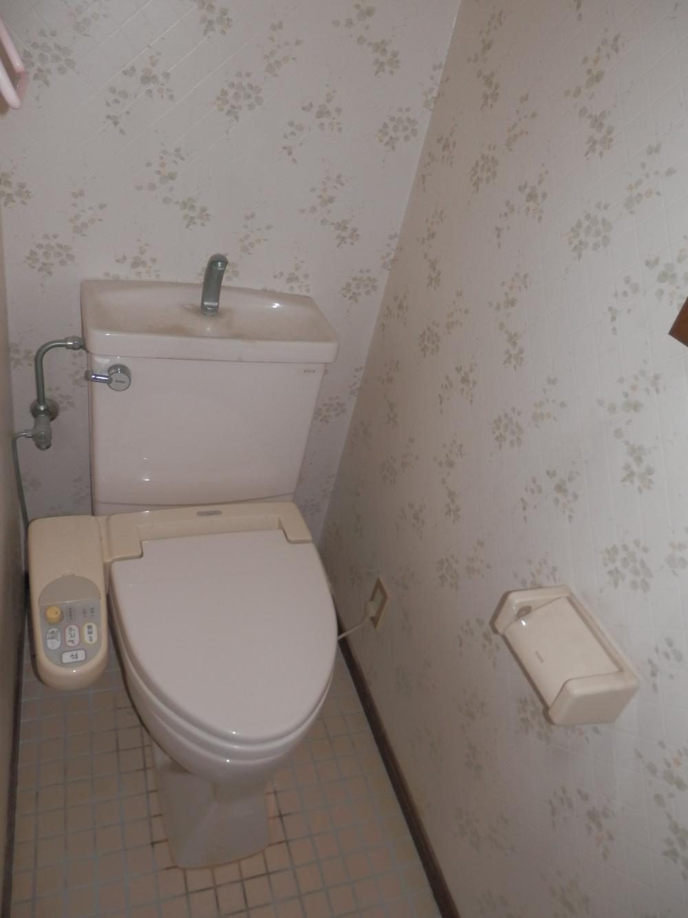 Toilet. Indoor (11 May 2013) Shooting