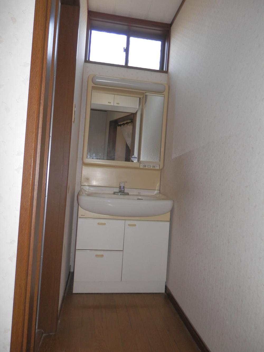 Wash basin, toilet. Indoor (11 May 2013) Shooting