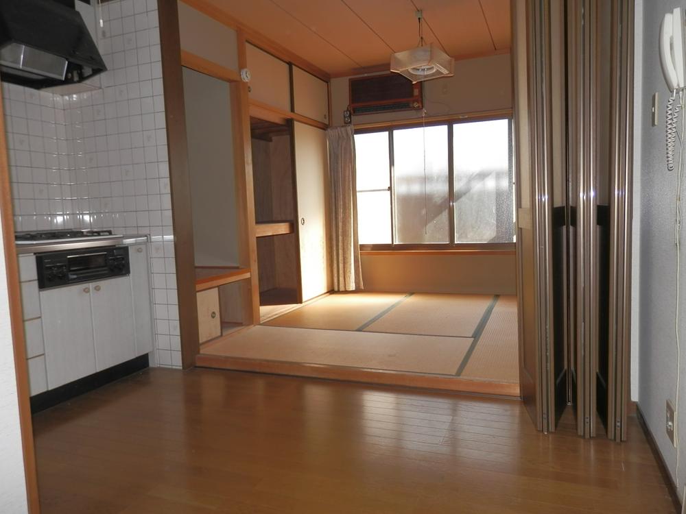 Kitchen. Indoor (11 May 2013) Shooting