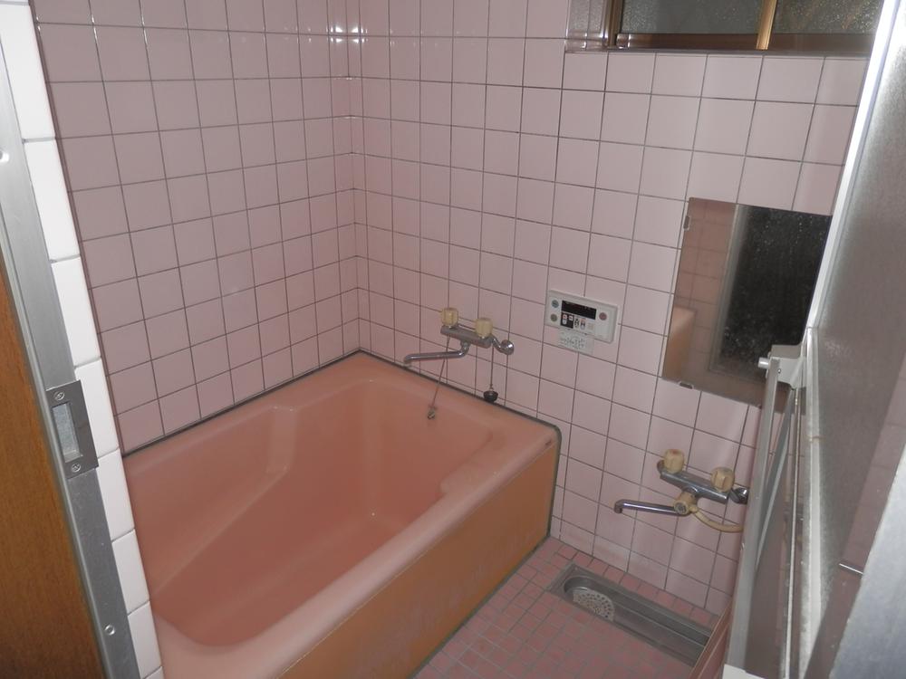 Bathroom. Indoor (11 May 2013) Shooting