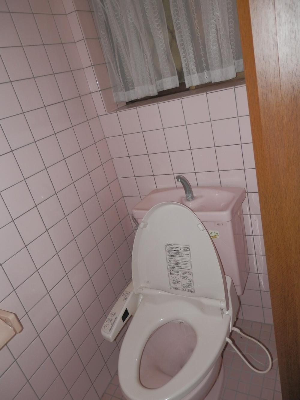 Toilet. Indoor (11 May 2013) Shooting