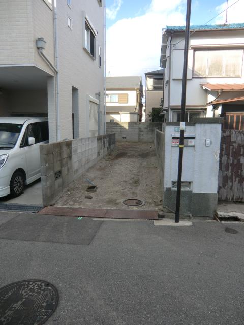 Local appearance photo. Local (12 May 2013) Shooting