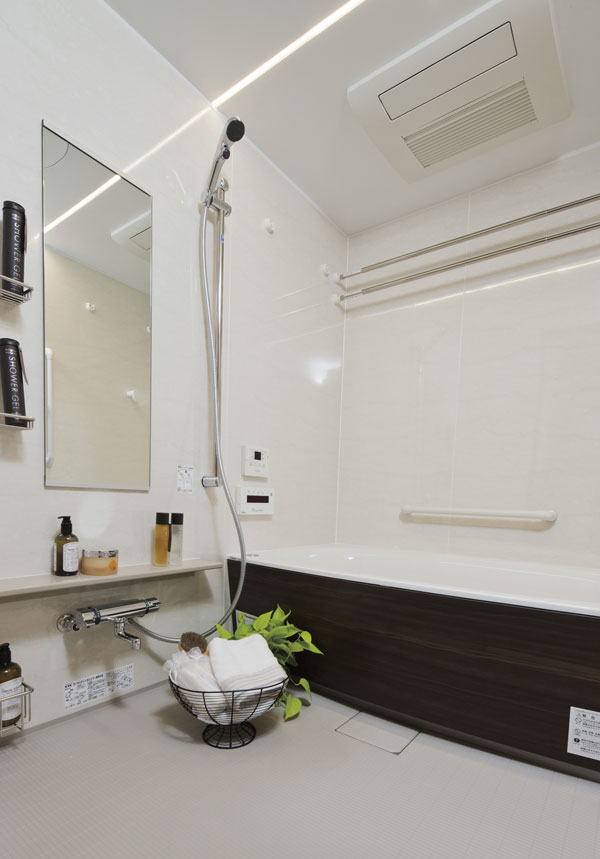 Bathing-wash room.  [Bathroom] Bathroom a collection of features that enrich comfortable bath time to adopt the mist sauna. And clean and flowing tired, You can refresh the mind and body while relaxation ( ※ )