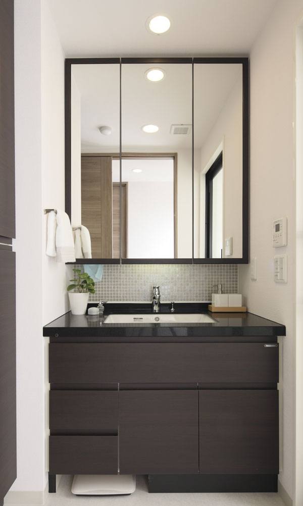 Bathing-wash room.  [Powder Room] Good like the bowl of a shape and material, Vanity summarized sophisticated design. Including the storage space that can be cleanly organize small items, It has been designed from the perspective of people who use ( ※ )