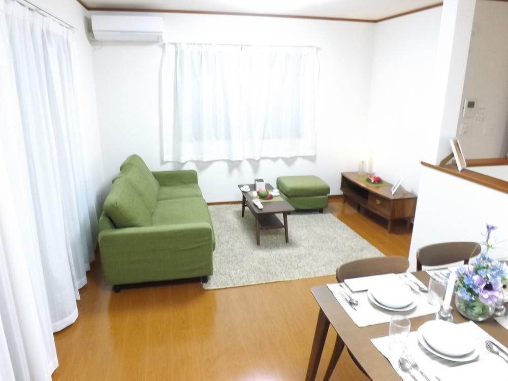 Same specifications photos (living). Same specifications photos (living) Unnecessary and easy care wax!