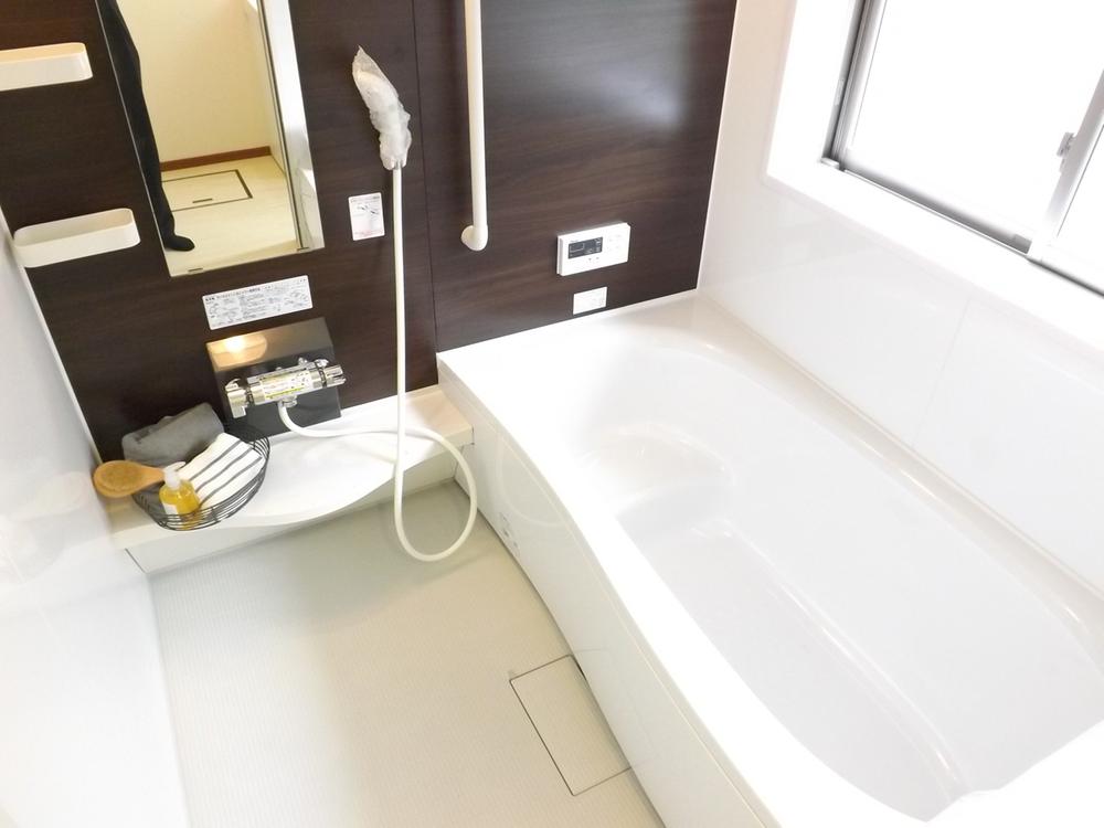 Bathroom. Local photo (bathroom) Bathroom exhaust fan with the system bus!