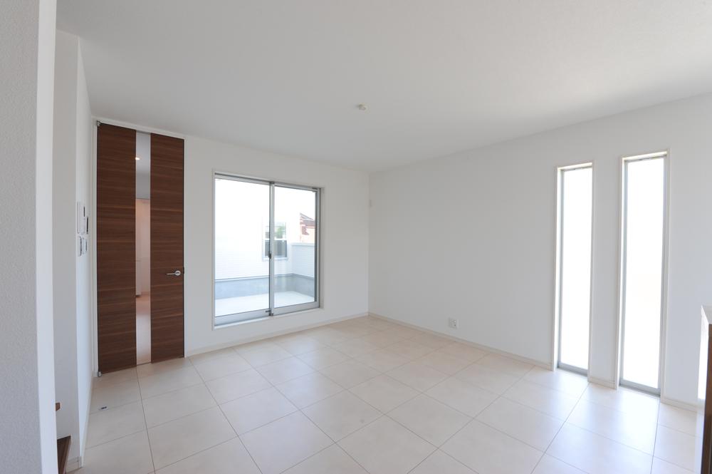 Same specifications photos (living)