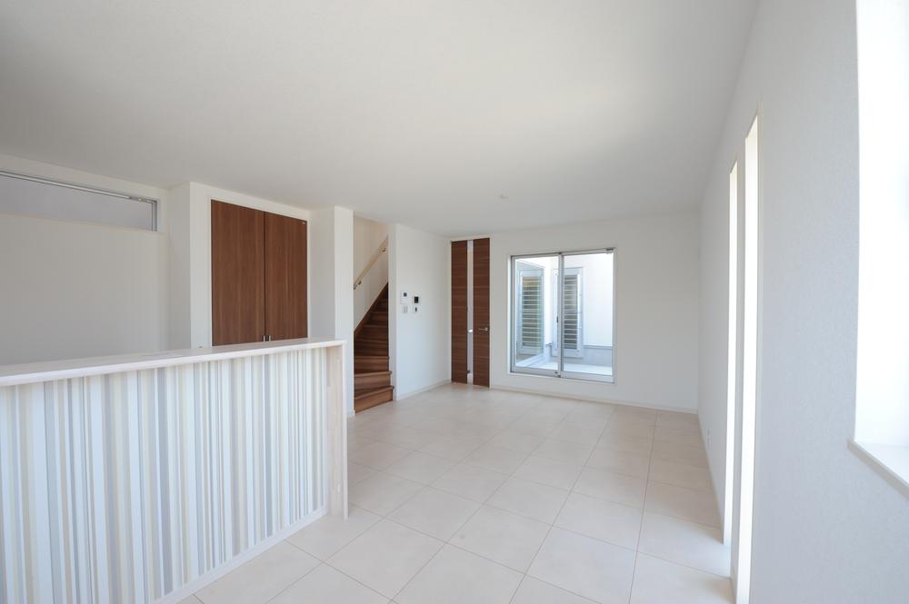 Same specifications photos (living)