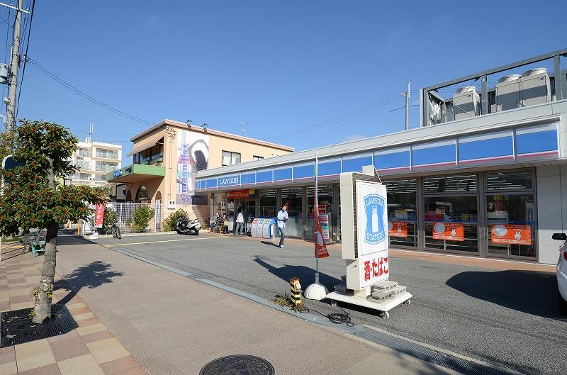 Convenience store. 848m until Lawson Nishinomiya Municipal Central Hospital before shop