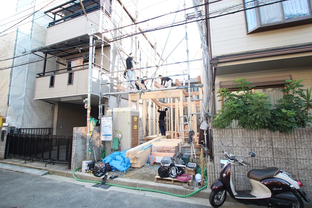 Local appearance photo. Local (11 May 2013) Shooting