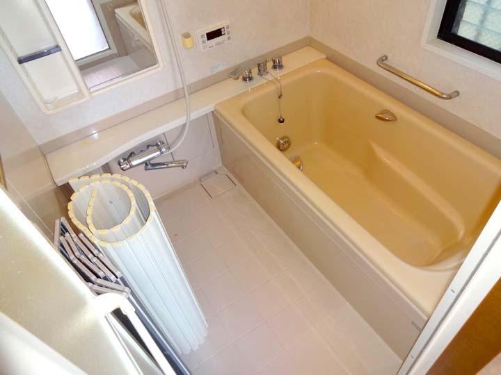 Bathroom. Afield is the bathroom to take the fatigue of the day