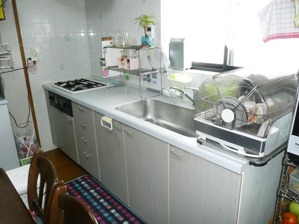 Kitchen. Indoor (11 May 2013) Shooting