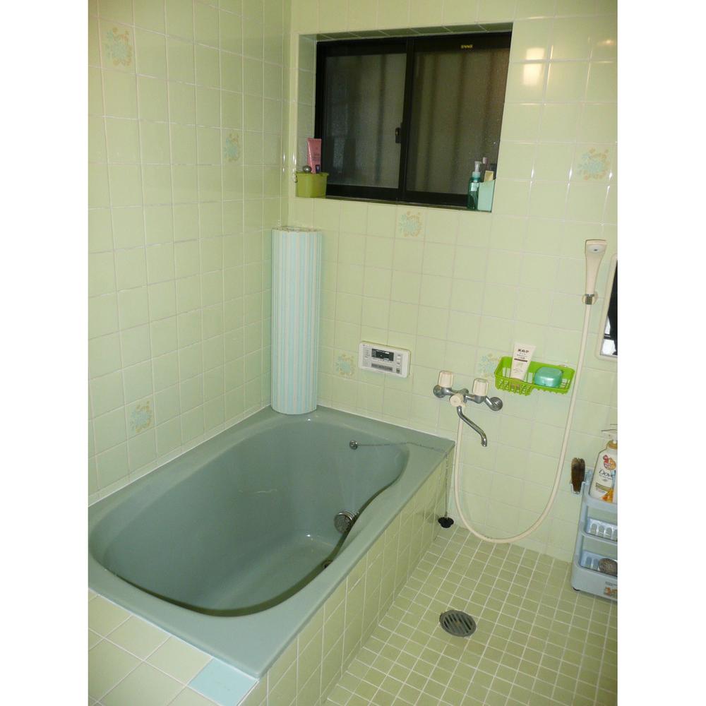 Bathroom. Indoor (11 May 2013) Shooting