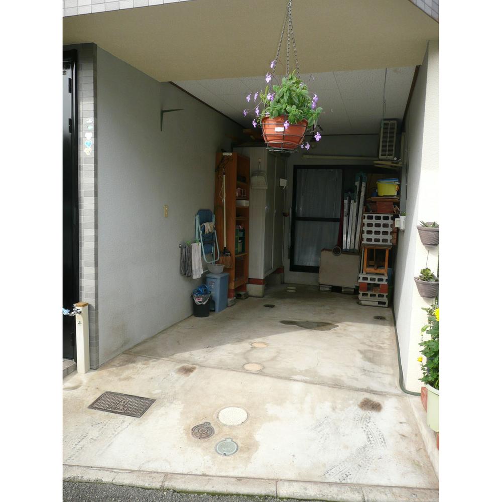 Parking lot. Local (11 May 2013) Shooting