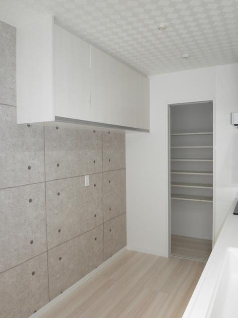 Kitchen. Kitchen storage ・ Pantry (12 May 2013) Shooting