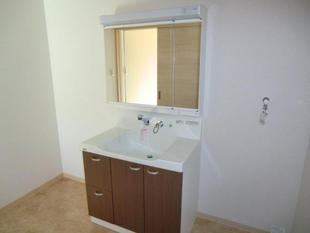 Other Equipment. Local photos (basin)