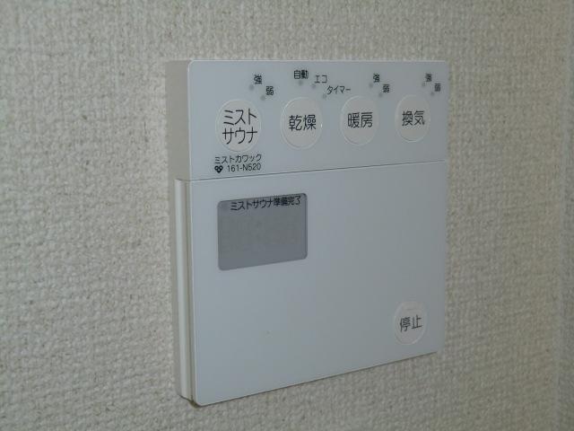 Cooling and heating ・ Air conditioning. Local photo (bathroom heating dryer remote control)