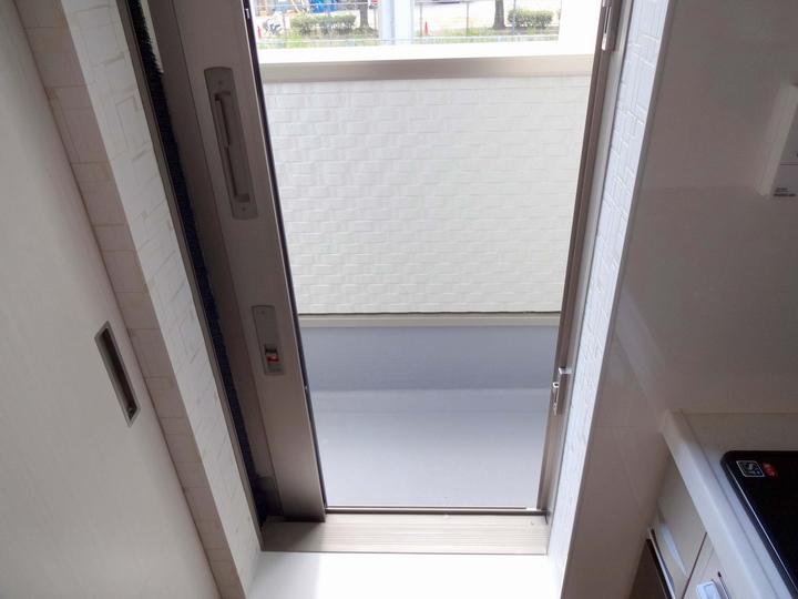 Other introspection. There is in the kitchen next to also back door, Will also come in handy when it is issued the smell comes out garbage, etc.!