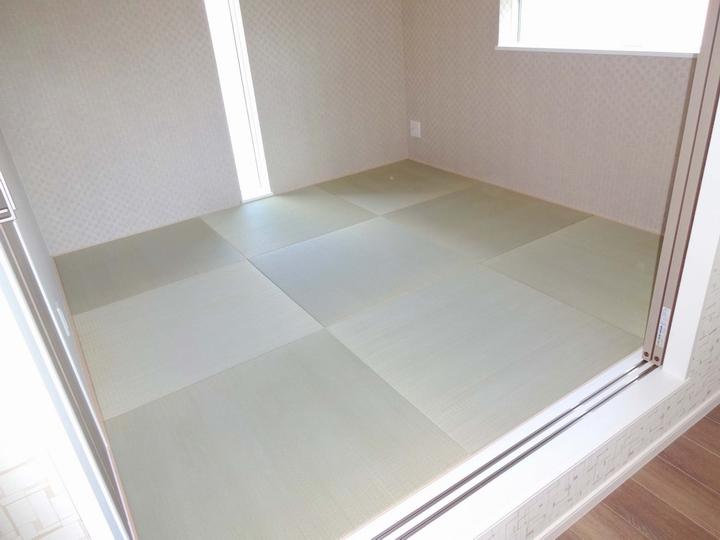 Non-living room. If the Japanese-style room, It will settle down after all! Ryukyu-style tatami also uses.
